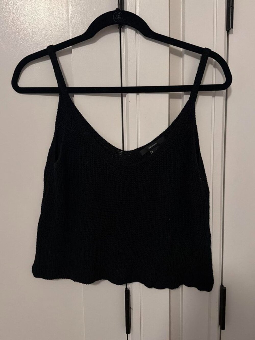 Forever 21 black knit tank top with scalloped hem